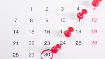 Ein Kalender mit markierten Daten für die Altersgrenze für die Verbeamtung