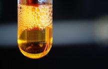 Reagenzglas - Symbolbild: Chemie Berufe