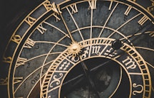 Uhr Symbolbild Promotion Dauer